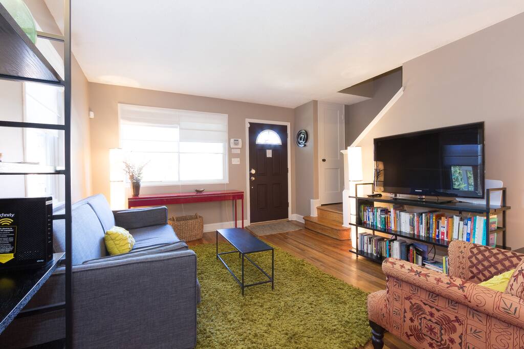 Living Room (TV + antenna; wifi; there's an HDMI cable to connect your own laptop to the TV)