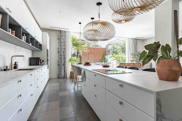 Spacieuse maison 4ch/ 4sdb avec piscine & cheminée gallery image 5