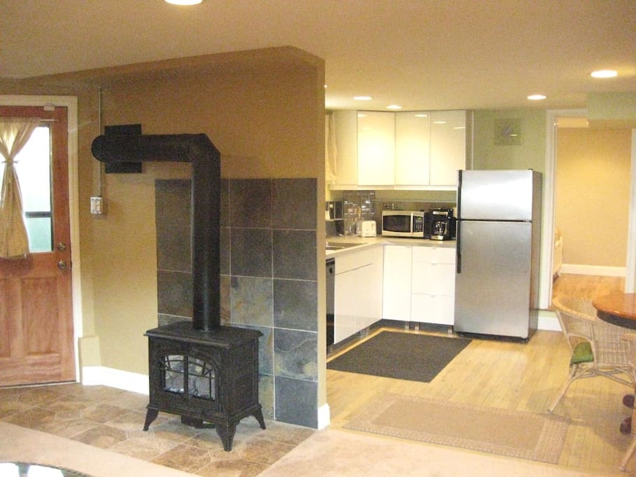 Open layout w gas heating stove