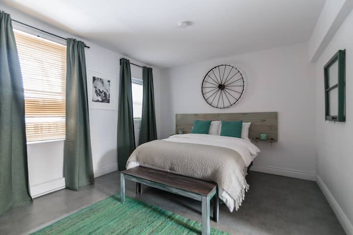 Ბინის კომპლექსური საძინებელი, რომელიც ოცნებას დაგამახსოვრებთ თავს.