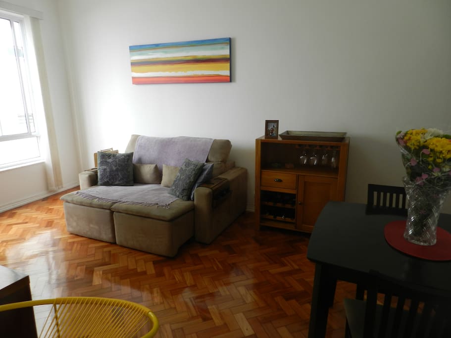 Living Room / Sala de Estar