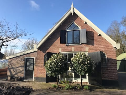 Detached house on the green edge of LEIDEN