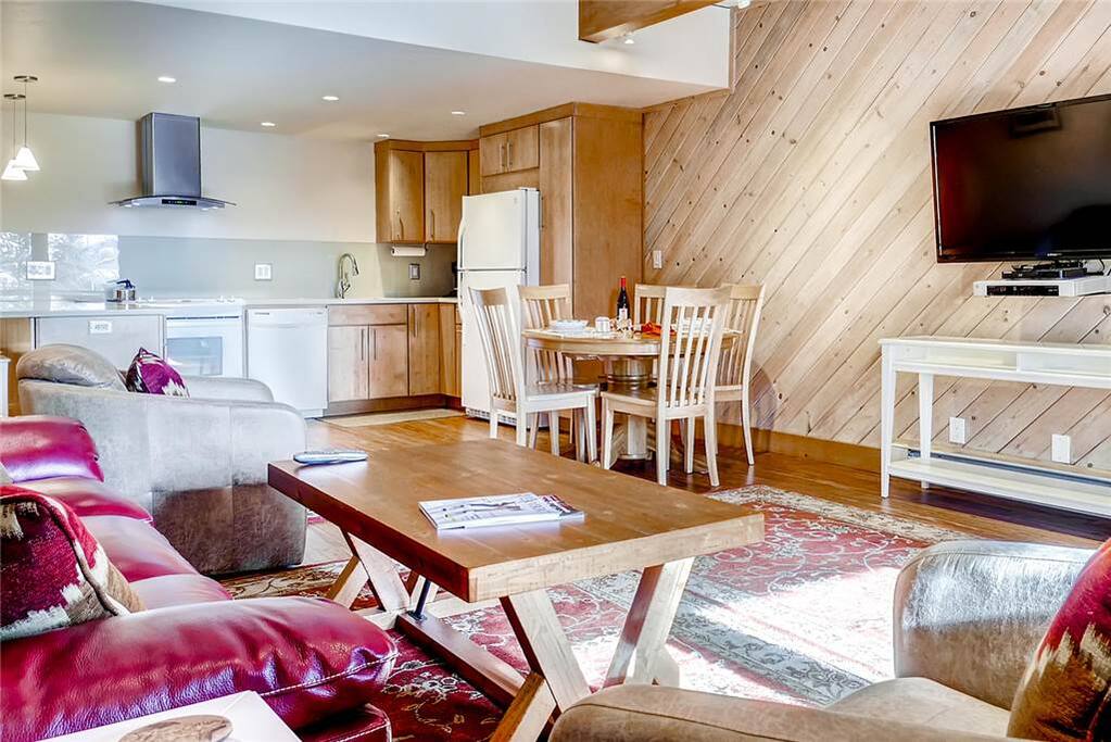 Screen,TV,Television,Dining Table,Furniture
