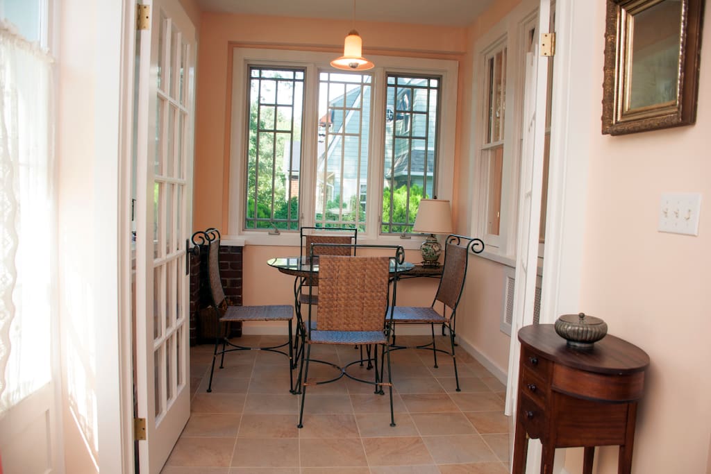Sunny Breakfast Nook