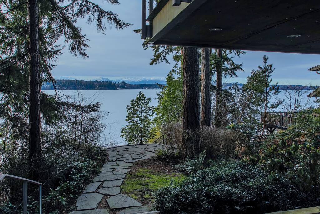 Bring along your canoe, camera, and hiking boots to explore Bainbridge Island