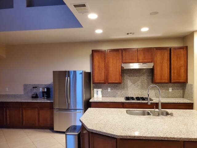 EDC Mini Castle 4 – NEW HOME – 12 Min to strip gallery image 5