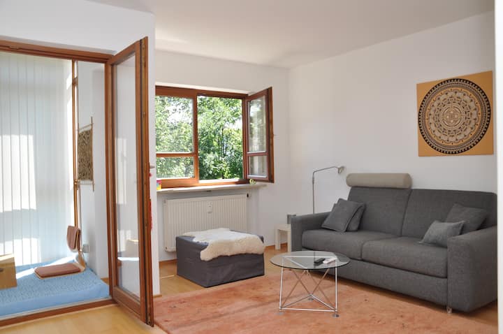Modern bright furnished 1-room apartment in Rosenheim
