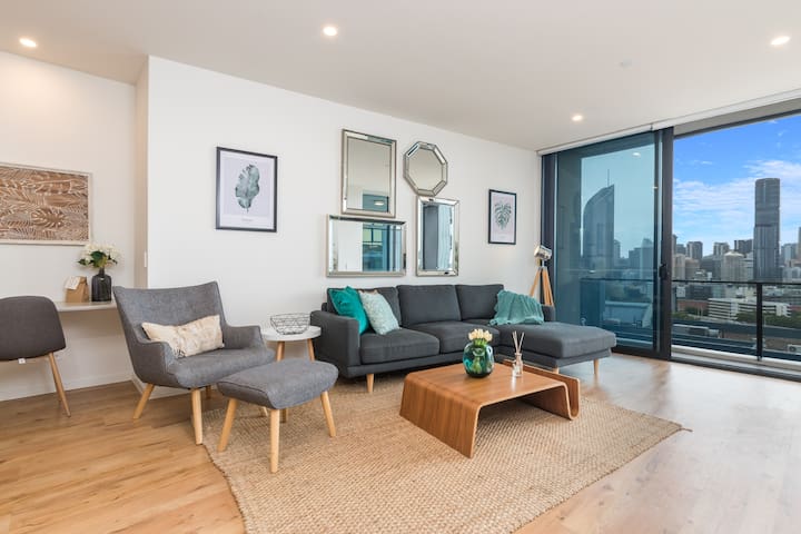 Stunning River City Views 2B