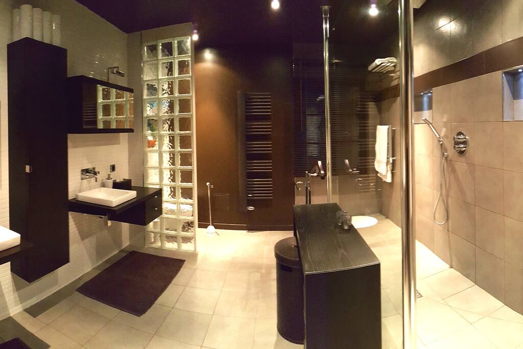 Sa salle de bain privative et sa douche a l'italienne