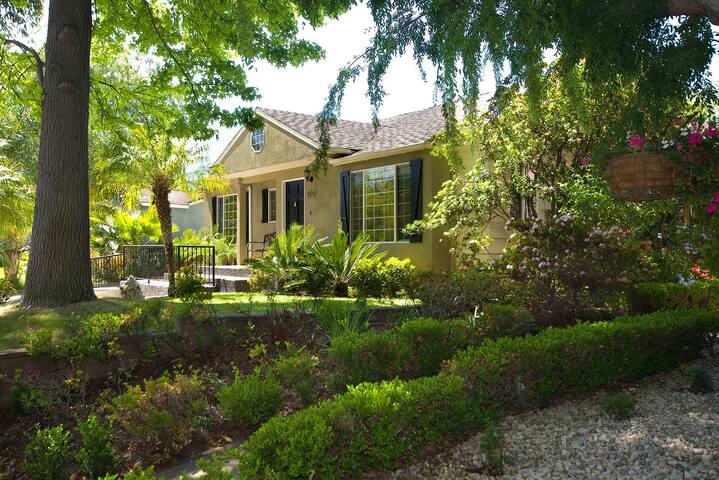 Hollywood Pool Home w/ Pool House!! gallery image 2