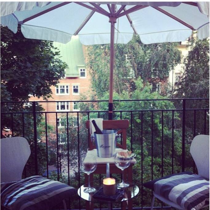 Spacious balcony to the south, sunlight whole day long!!