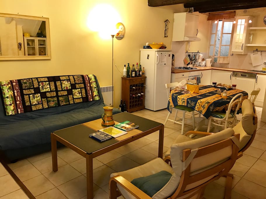 Lounge/dining/kitchen