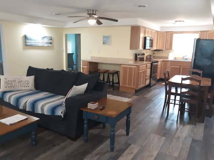 Saybrook HOuse 2 Miles from Geneva on the Lake. Houses for Rent in