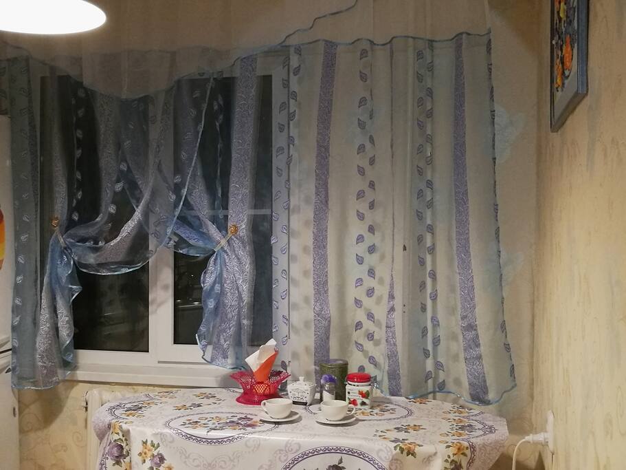 На кухне очень уютно пить чай