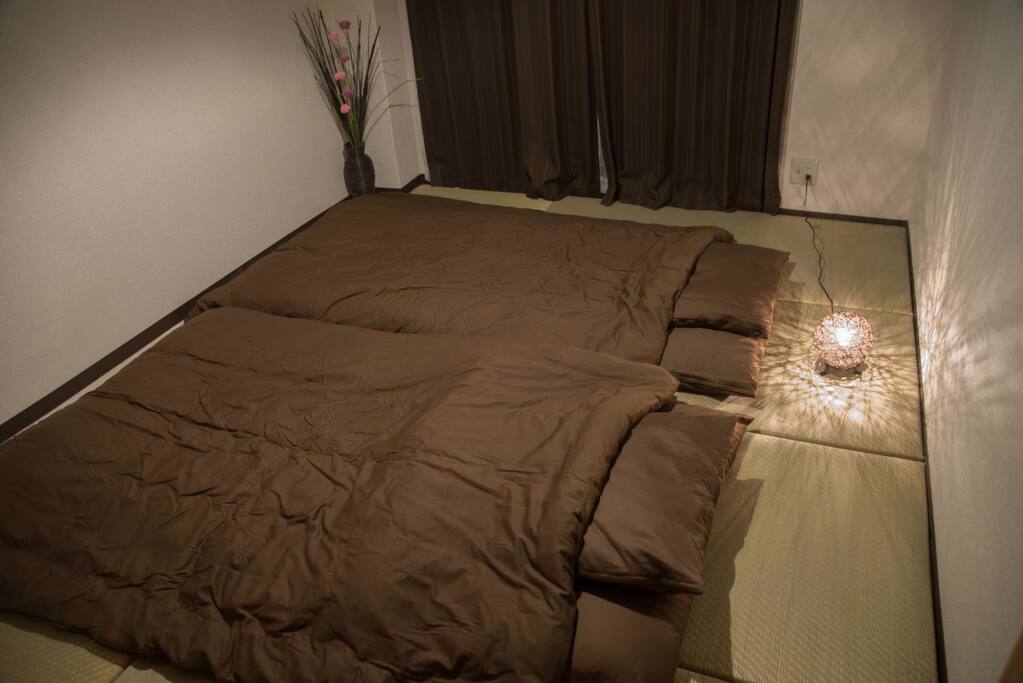 Comfortable bed.
寝心地の良いベッド。
舒適的床