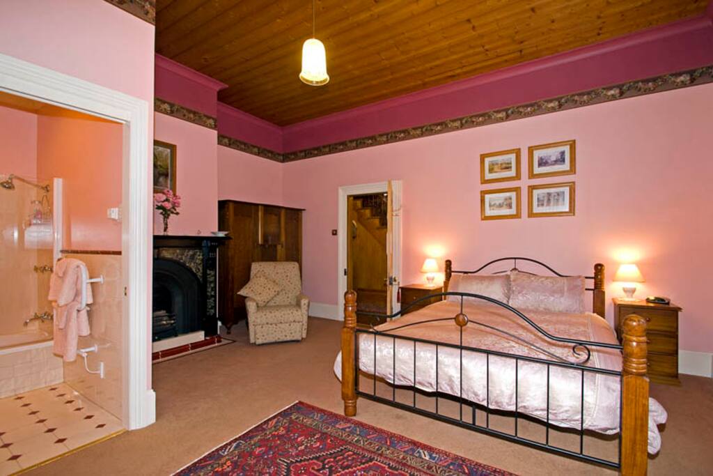 Giffen Room