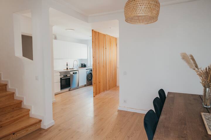 Beautiful Townhouse Roof Top Terrace & Sea View gallery image 4