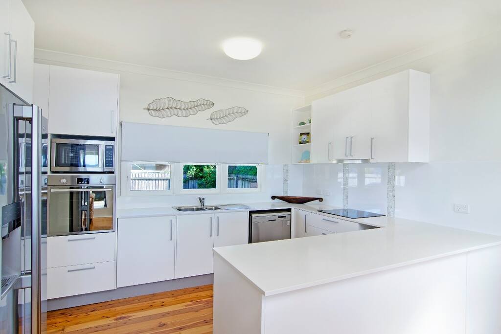 Brilliant Kitchen, ice maker fridge, dishwasher , everything you need