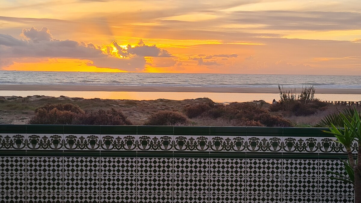 Top Airbnb: BEACHFRONT APARTMENT "KAMAR"    NºRTA:VFT/CA/00140 à Tarifa