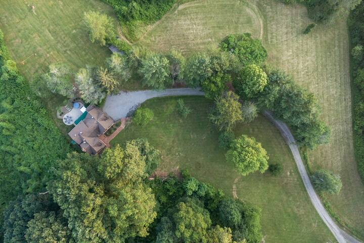 Dog Friendly 5 BR W/ Hot Tub & Fire Pit on 9 Acres gallery image 3