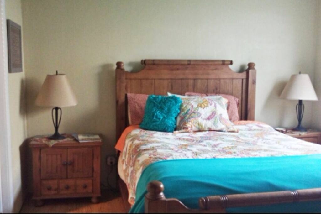 Bedroom with Queen bed