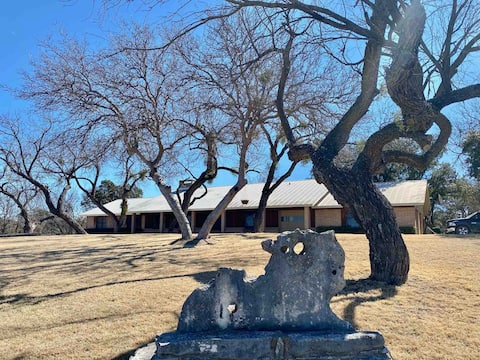 Llano River Retreat - 5 bedrooms/4 bathrooms