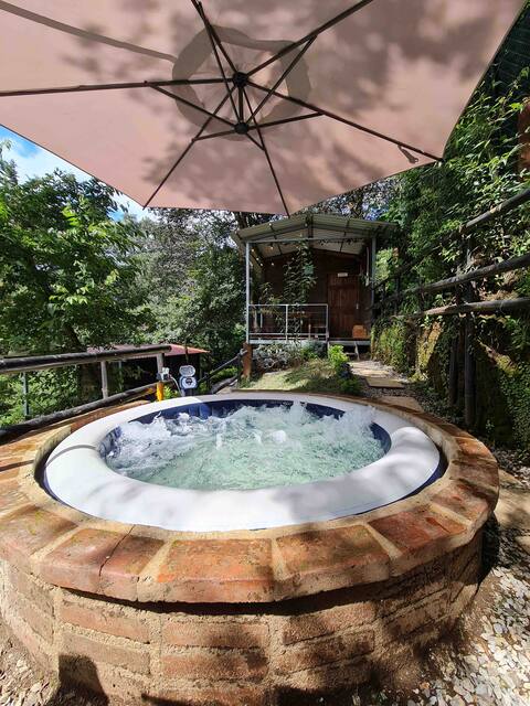 Cheerful Cabin Equipped with Private Jacuzzi 1