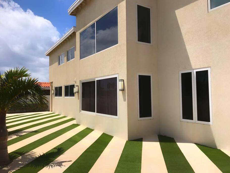 Welcome To MAISON BLANCHE , your exclusive Aruba Villa