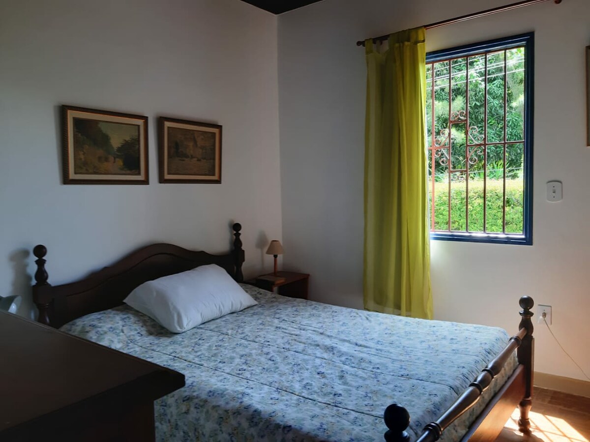 Საძინებელი 1,  ორადგილიანი საწოლით