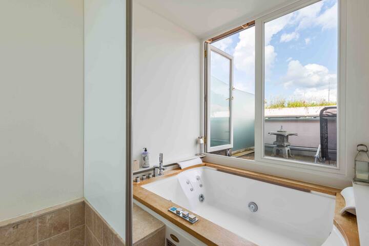 Whirlpool | Dachterrasse | zwei Etagen | NEU AC gallery image 3