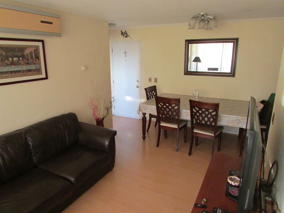 Cómodo comedor para 8 personas / Comfortable dinning room for 8 people