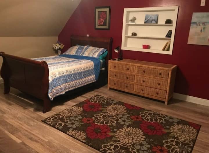 CUARTO DORMITORIO TAMBIÉN TIENE UN FUTÓN 