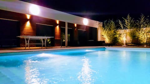 Nice modern house with pool, near Blois