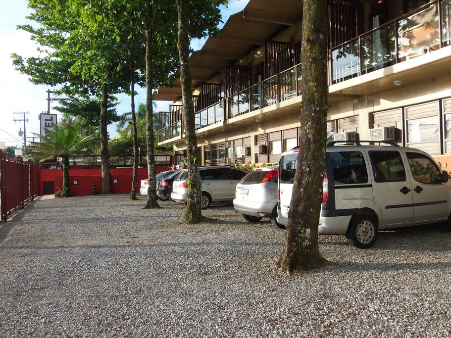 GARAGEM FECHADA COM MANOBRISTA