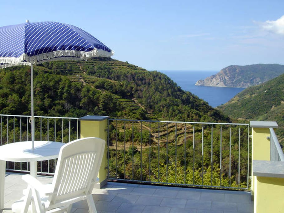 25 sq.m terrace with outdoor dining table & view