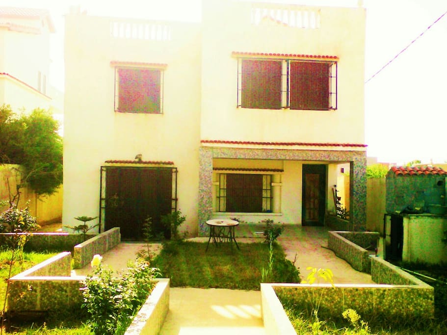 la maison vu du jardin n1