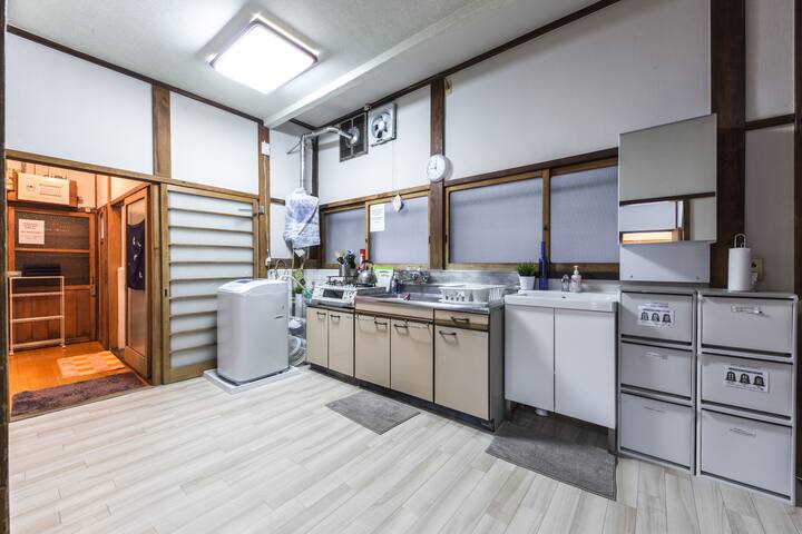 Shinjuku W. * Samurai House * Big Family Home gallery image 5