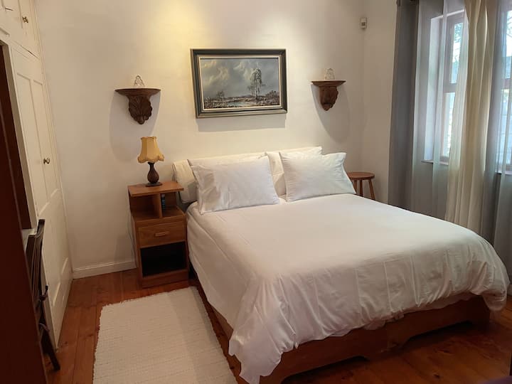 Მეორე საძინებელი ორადგილიანი საწოლით 2 ერთადგილიანი საწოლის ნაცვლად. 