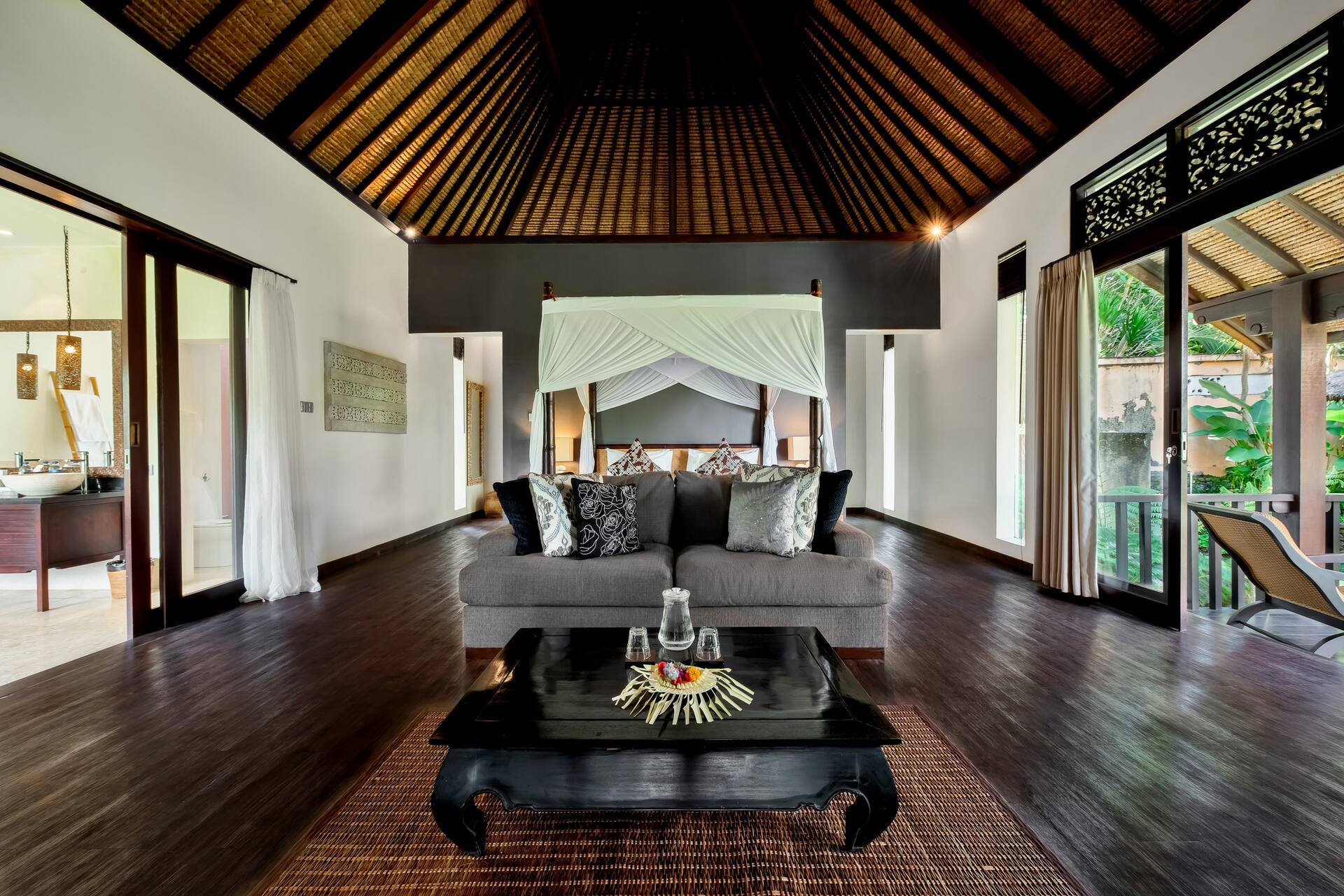 7-Bedroom Villa with Infinity Pool & Jungle Views — Foto 4