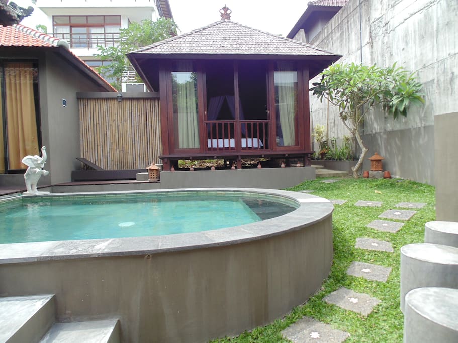 FRONT VIEW ROOM