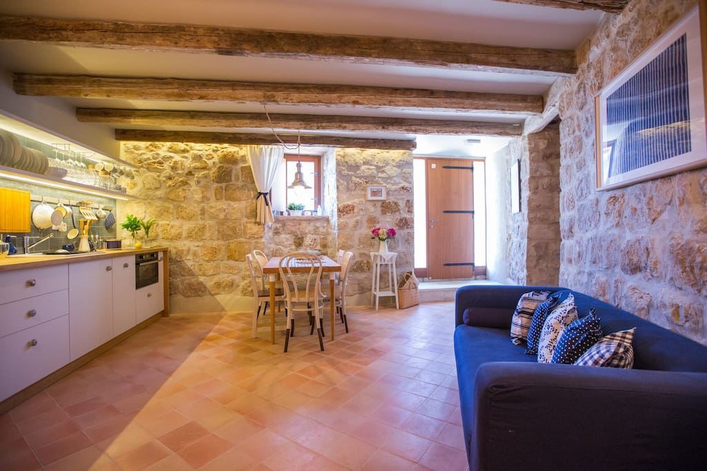 Livingroom and kitchen area