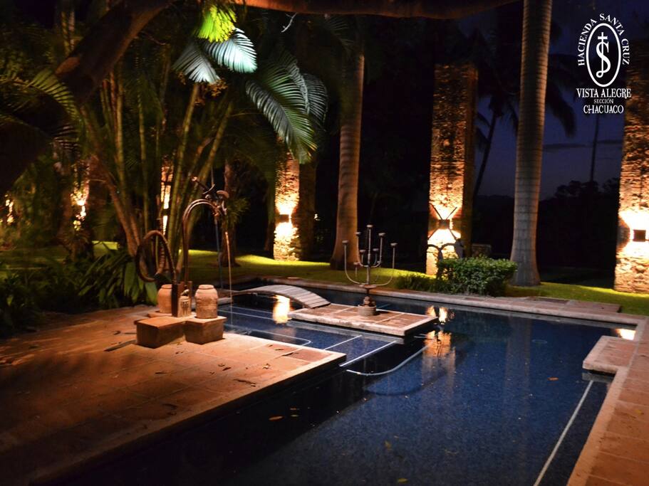 Alberca de noche