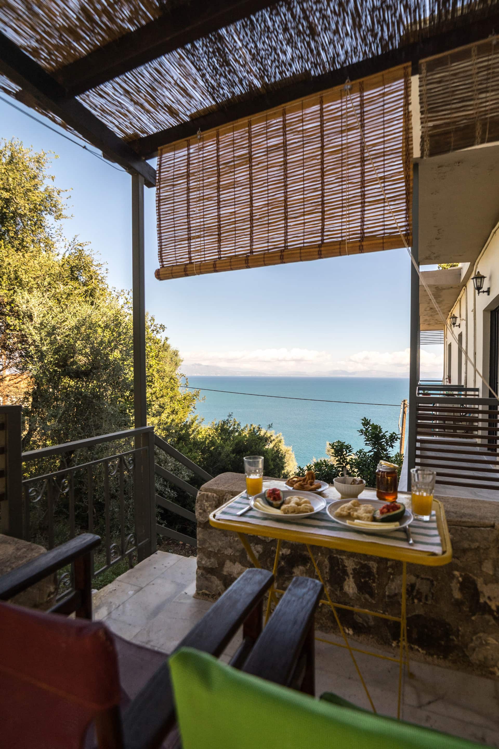 Αpartment commanding great view to the sea