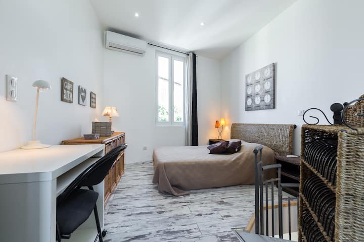 נוף לחדר השינה בקומה העליונה 