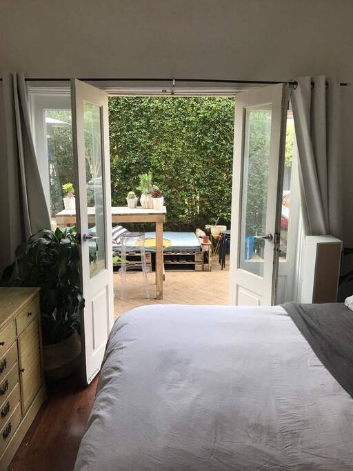 Queen room with direct access to front courtyard