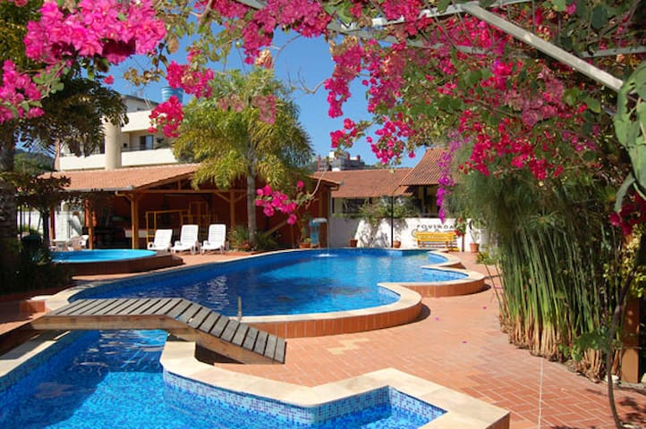 Apartamento com piscina (4 quartos)