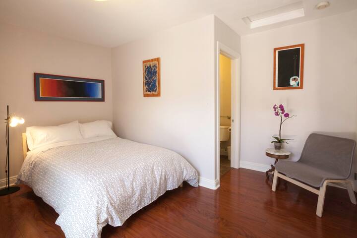 Beautiful Private Entrance Room + Bath Mini-Suite