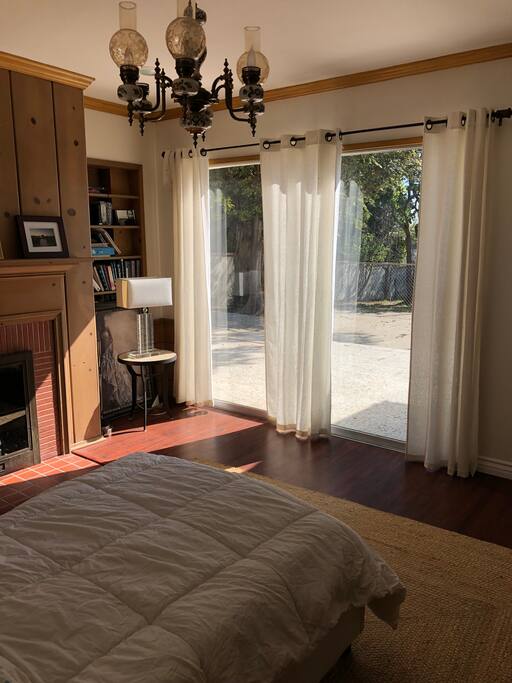Fantastic lighting all day
You see 1 bed for guests that require more room for long stays