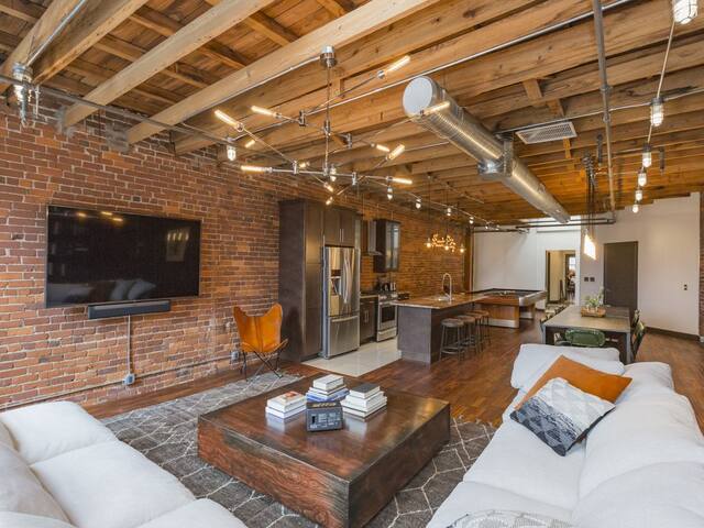 The Library – Music City – Downtown Penthouse gallery image 5