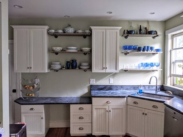 Unique Find: At Home in the City! gallery image 5